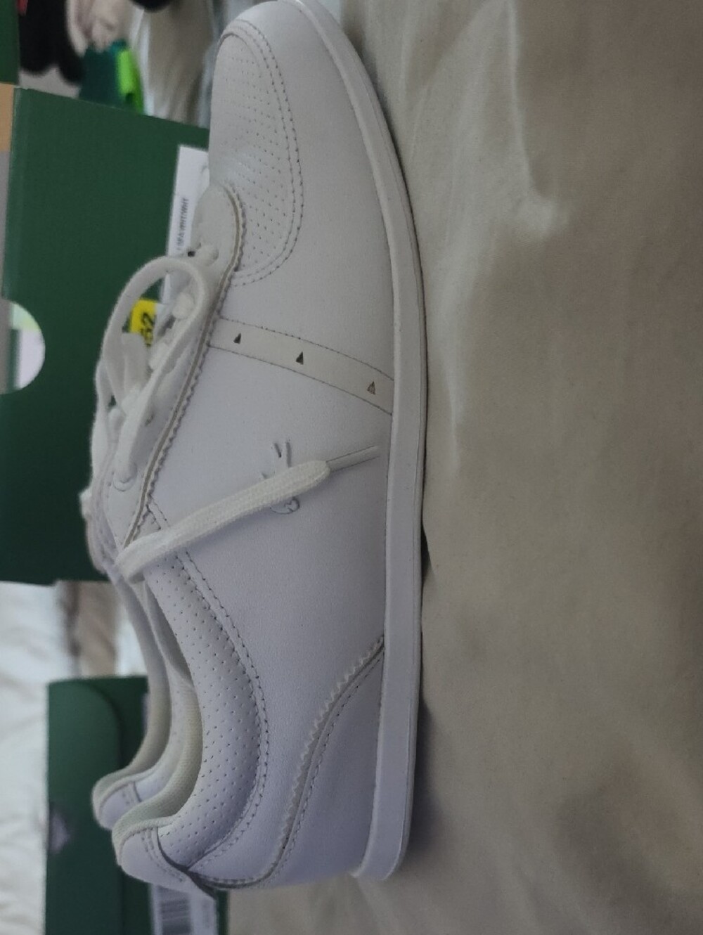 Lacoste Graduate Sneaker Size 7